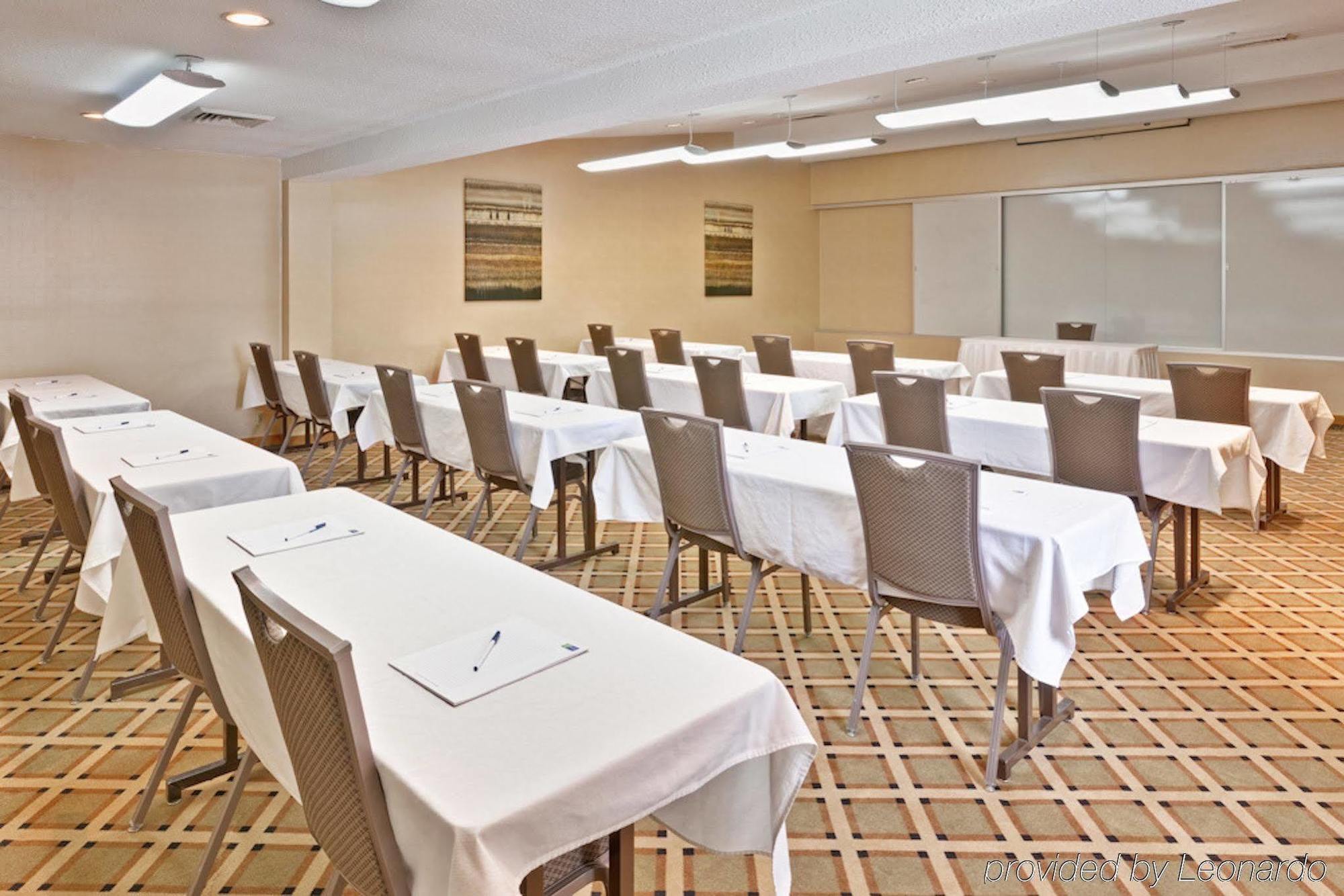 Holiday Inn Express Detroit-Warren/General Motors Technology Center By Ihg Екстер'єр фото